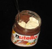 Absolutely brilliant way to end your jar of Nutella