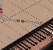 Piano projections help you play a tune [GIF]
