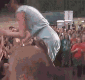 Katy Perry’s First And Last Attempt At Crowd Surfing