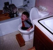 Kids being kids and getting stuck… (23 Pics)
