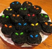 Deliciously Spooky Halloween Cupcakes…(15 Pics)