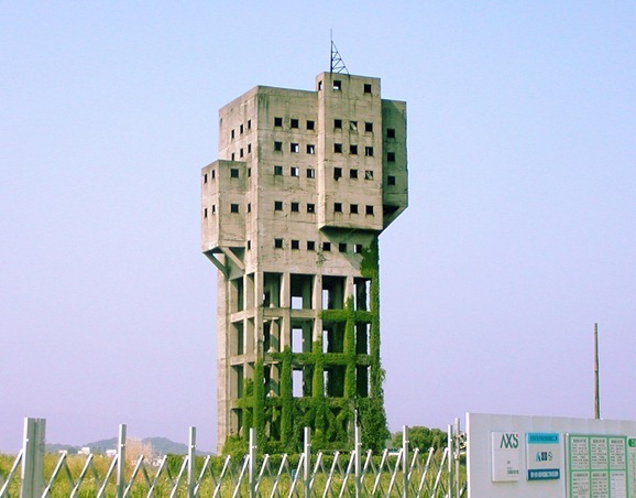 This-would-make-an-awesome-anti-zombie-fortress.jpg