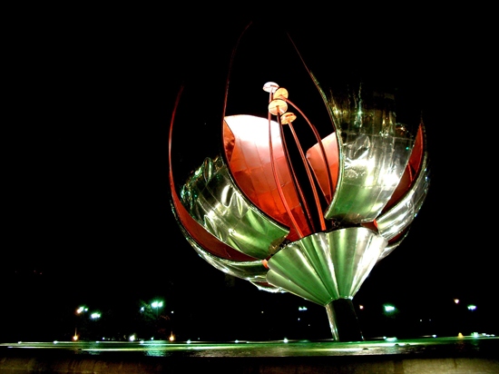 Floralis Generica 1 10 Strangest Monuments and Statues Around The World