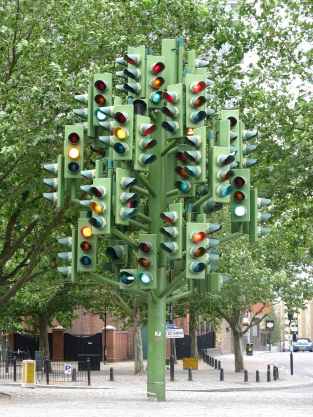 The Traffic Light Tree 630x840 10 Strangest Monuments and Statues Around The World