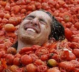 festival tomatina2 The 10 Weird Festivals Where People Throw Things At Each Other