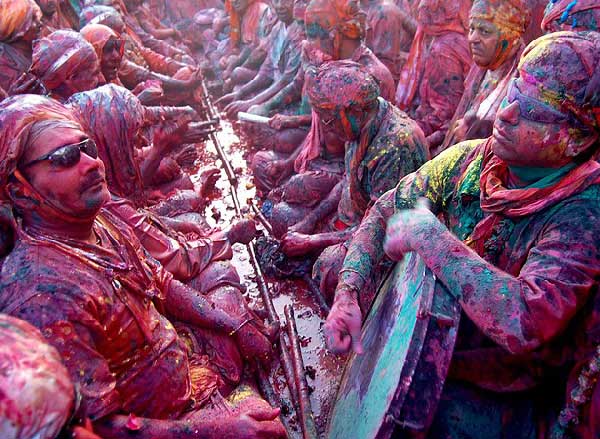 gulal throwing1 The 10 Weird Festivals Where People Throw Things At Each Other