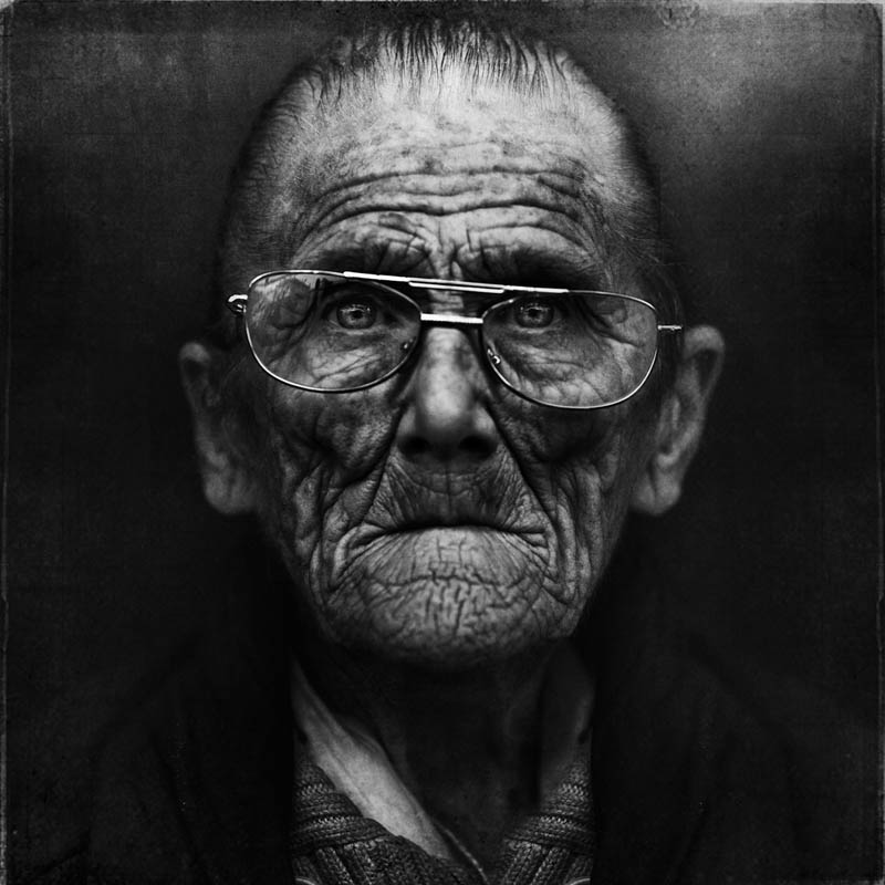 homeless black and white portraits lee jeffries 42 25 Incredibly Detailed Black And White Portraits of the Homeless by Lee Jeffries