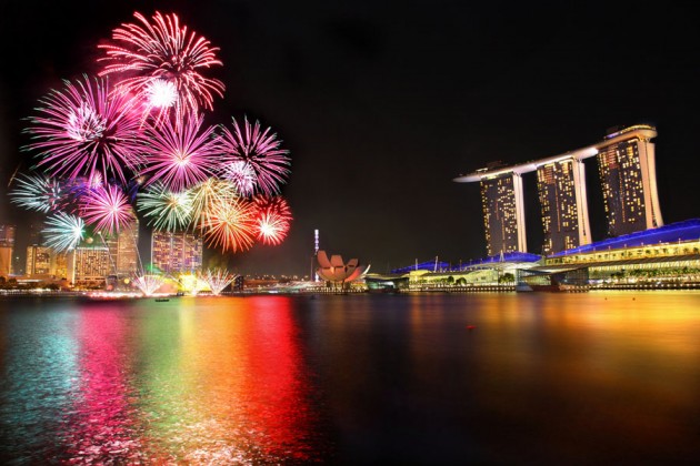 http://thumbpress.com/wp-content/uploads/2011/12/New-Year-Fireworks-13-630x420.jpg