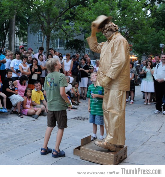 gold street performer1 The Business of Busking: Friend or Foe