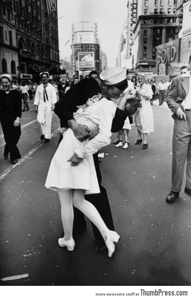 5. Legendary kiss V–J day in Times Square