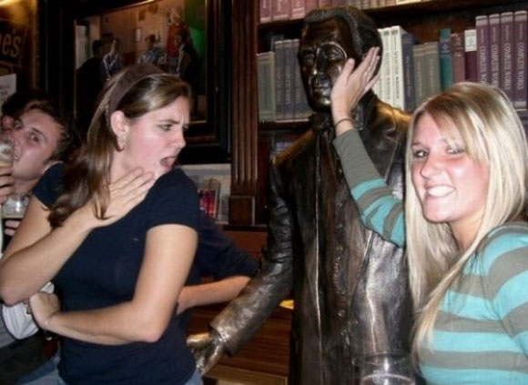 People Having Too Much Fun With Statues — 9