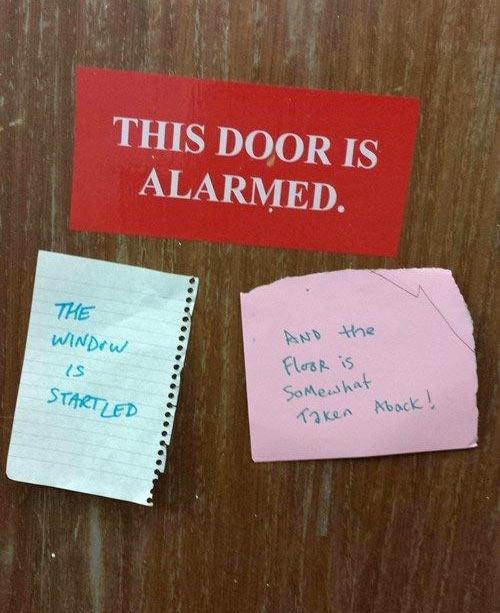 funny-alarmed-door-joke-notes