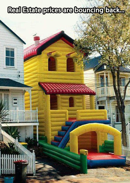 funny-bouncing-giant-house