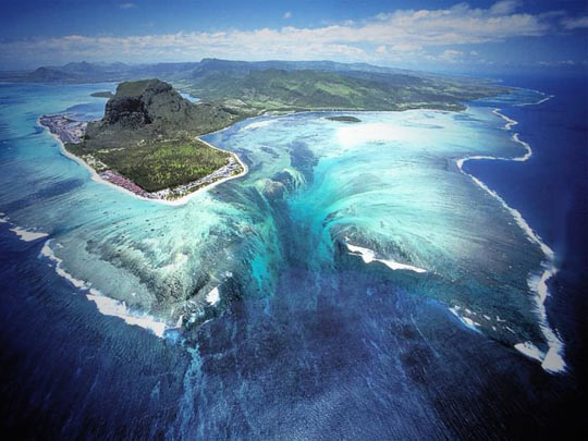A waterfall under the sea…