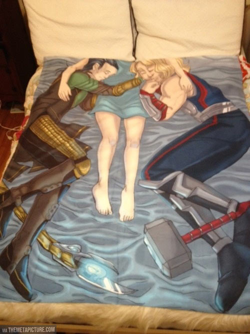funny-Thor-Loki-blanket-sleeping
