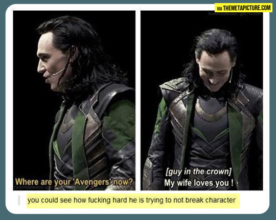 funny-Tom-Hiddleston-break-character-Comicon