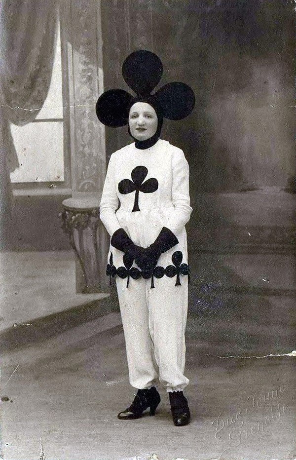 31 Terrifyingly Creepy Vintage Halloween Costumes