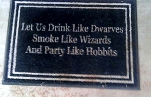 funny-doormat-party-Hobbits-drink