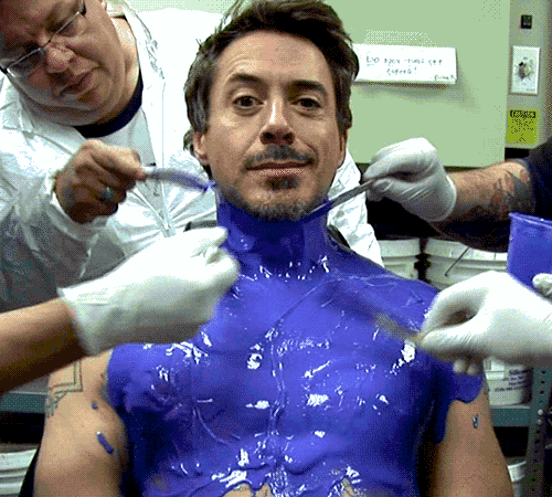 funny-gif-Robert-Downey-painting-body