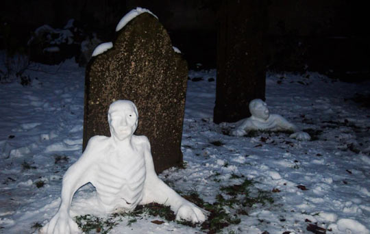 funny-graveyard-snowmen-snow-man