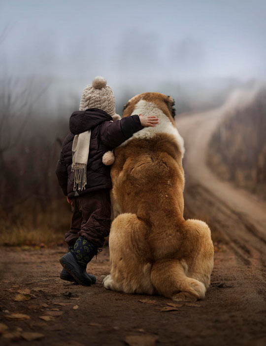 funny-kid-winter-dog-hug-road