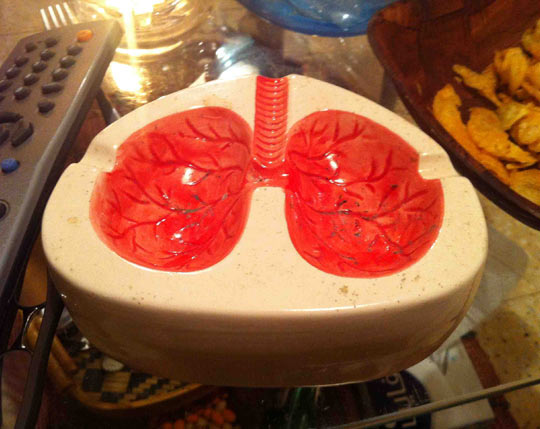 funny-lungs-ash-tray-cigarettes