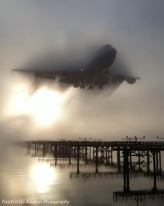 cool-747-plane-fog-sky