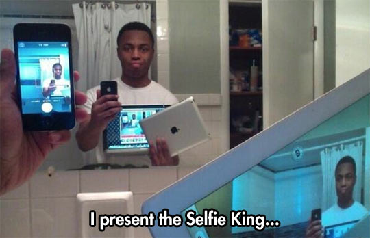 funny-selfie-mirror-iPhone-iPad-notebook