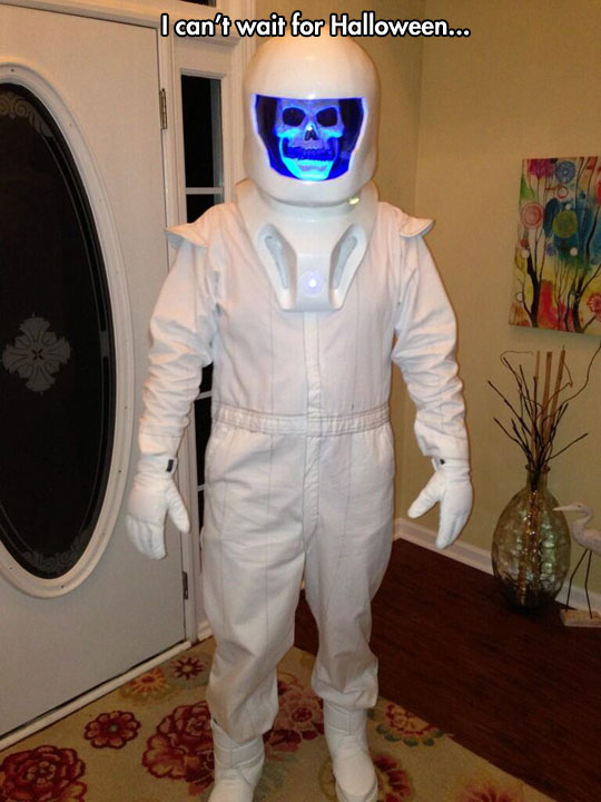 funny-Halloween-costume-idea-suit-skull-helmet