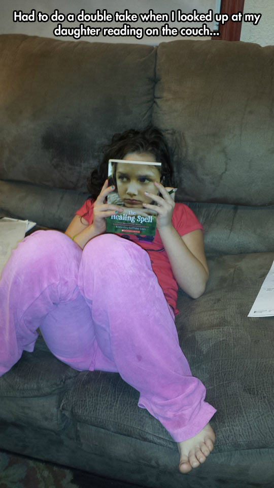 funny-daughter-couch-book-face