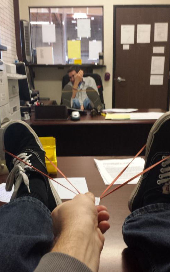 funny-office-coworkers-war-fight