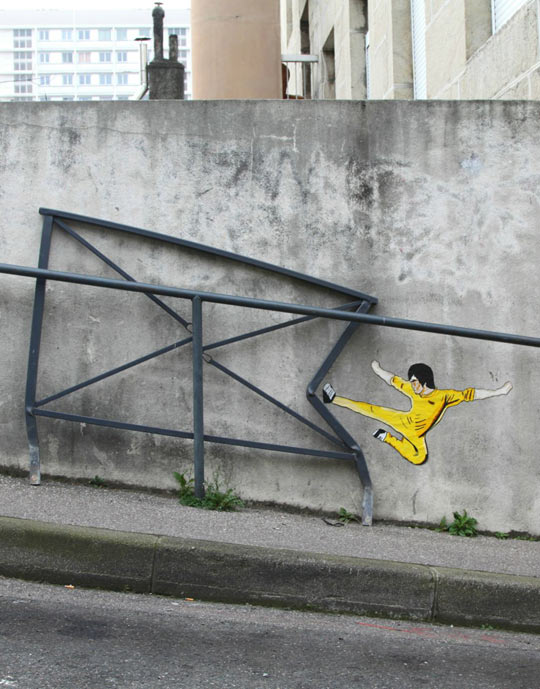 funny-Bruce-Lee-graffiti-kicking