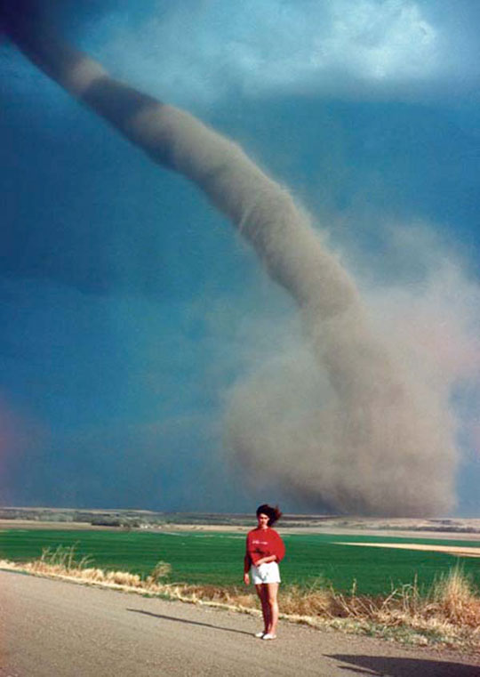 cool-photograph-tornado-girl
