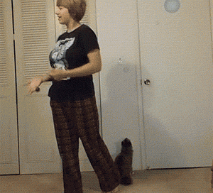 funny-gif-girl-room-cat-jumping