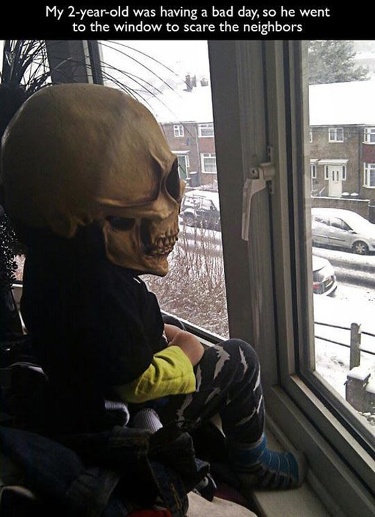 funny-kid-skull-window-mask