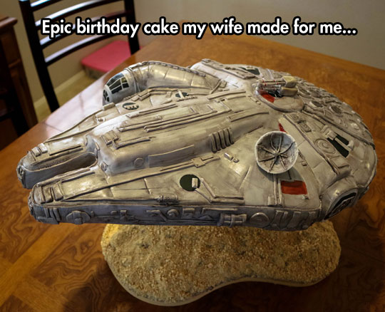 cool-Star-Wars-Millennium-Falcon-cake