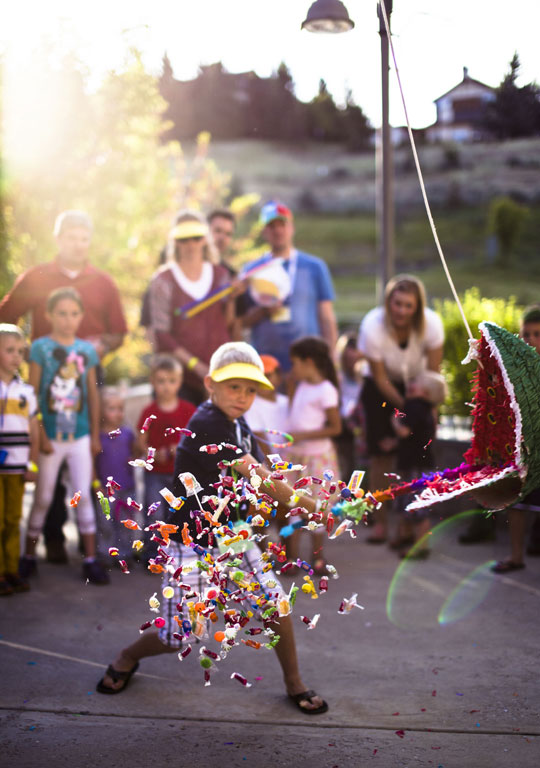 cool-picture-kid-hitting-pinata