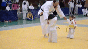 funny-gif-little-girls-judo-fight