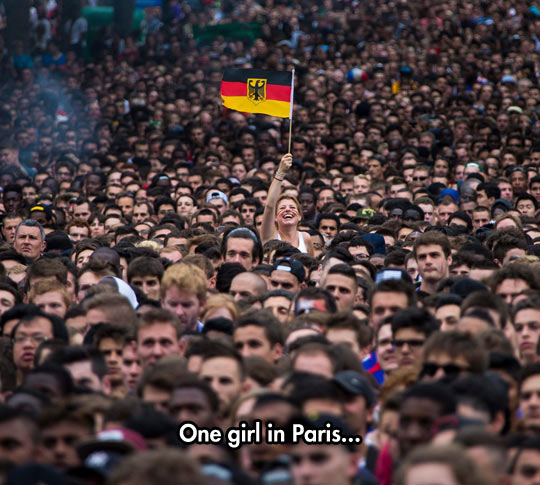 funny-crowd-girl-flag-German-Paris