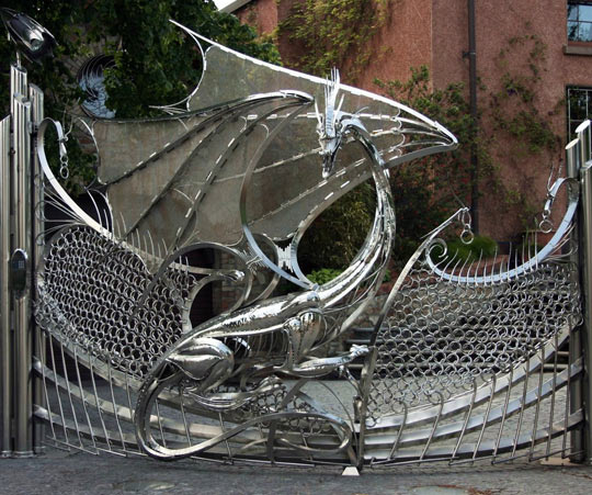 funny-dragon-door-metal-gate