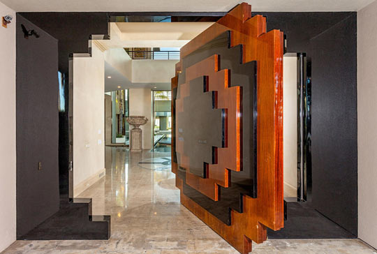 cool-door-geometrical-wood-pattern