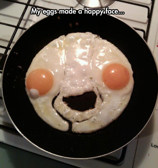 funny-eggs-happy-face-pan
