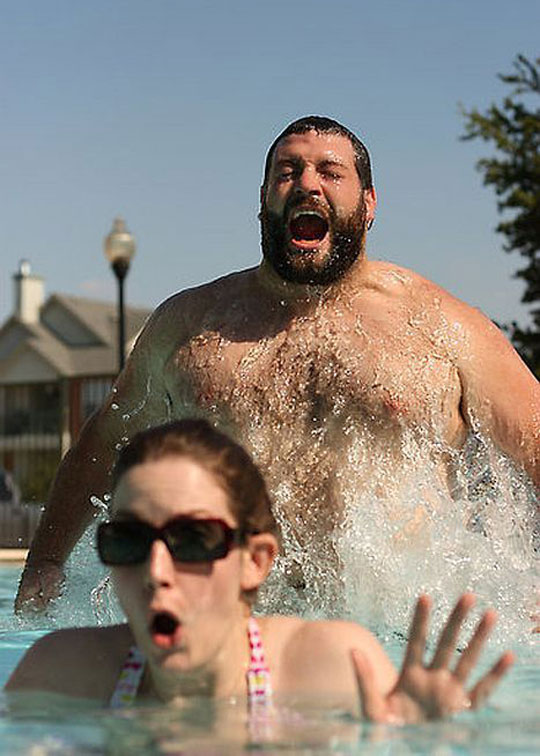funny-scared-girl-pool-water-man