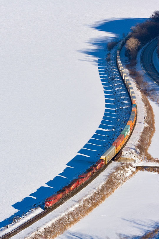 cool-train-shape-shadow-snow.jpg
