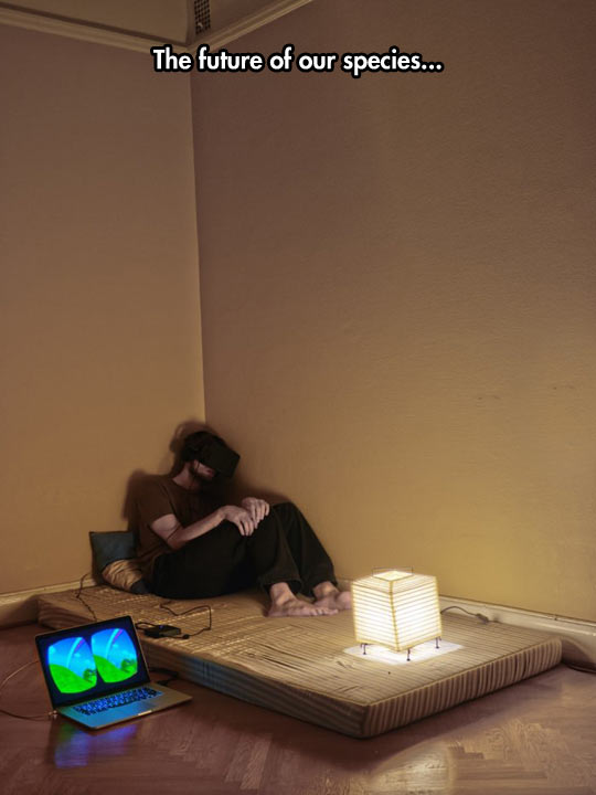 funny-guy-alone-room-computer-VR