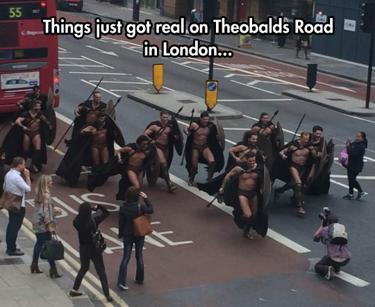 funny-Spartans-costumes-London-street