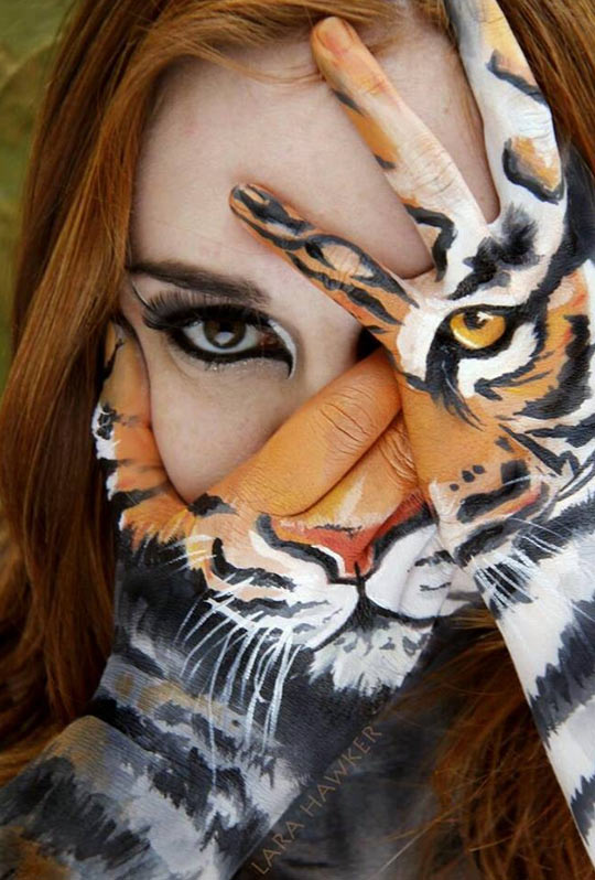 funny-hand-painting-tiger-girl