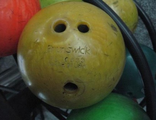 upset-items-bowlingball