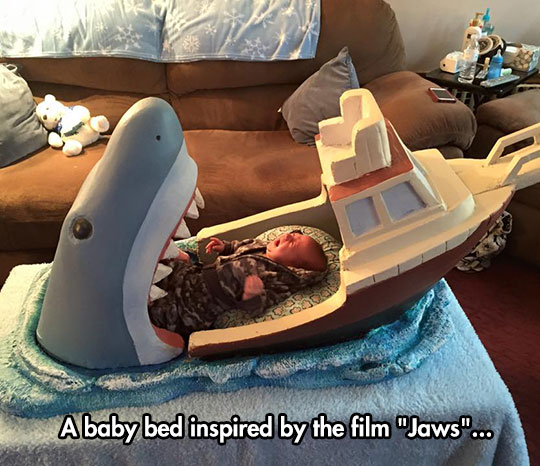 cool-baby-bed-Jaws-inspiration