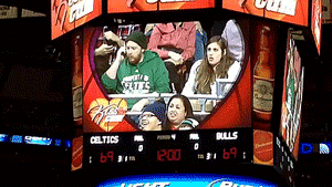 funny-gif-kiss-cam-angry-girlfriend-phone